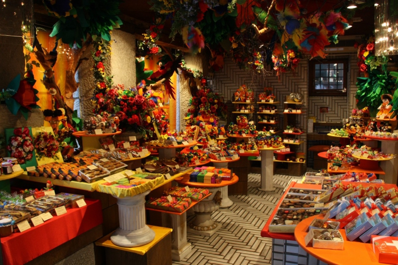 ecommerce-ANTIBES-min_candy_store_chocolate_shop_chocolate_switzerland-393515