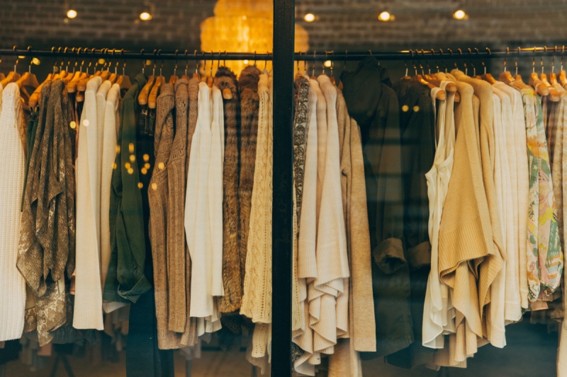ecommerce-ANTIBES-min_clothe_fashion_store_shop_window_store_front-21277